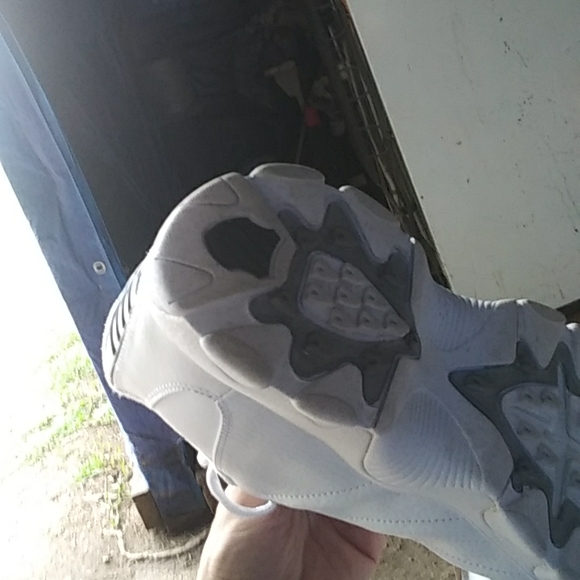 KSwiss Mens size 9 Only worn once still in great shape and condition.Asking $60 - Picture 3 of 4